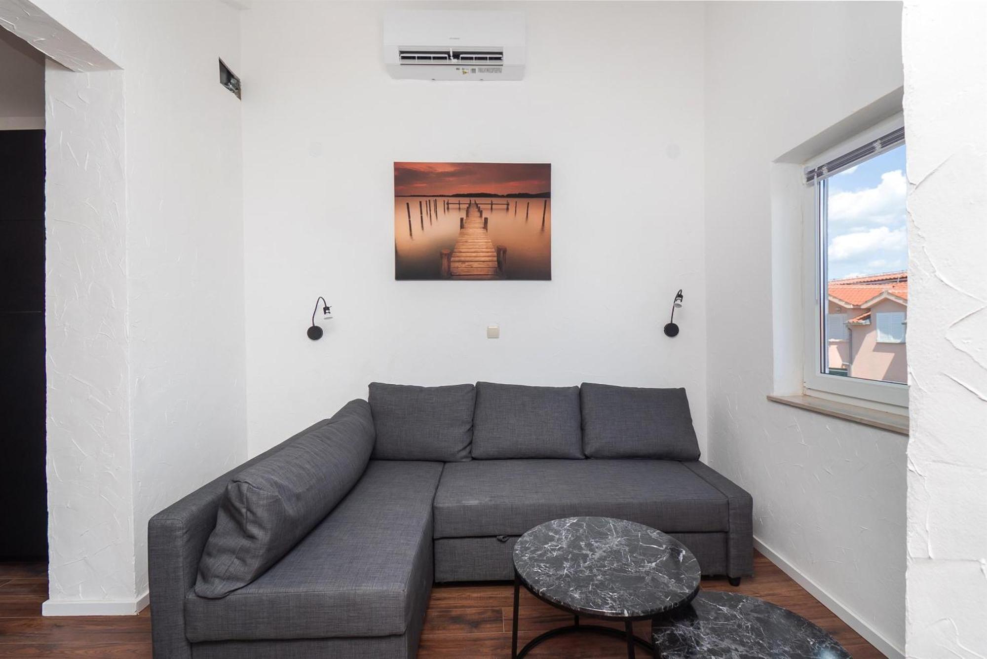 Apartments And Rooms Mladen فوديس الغرفة الصورة