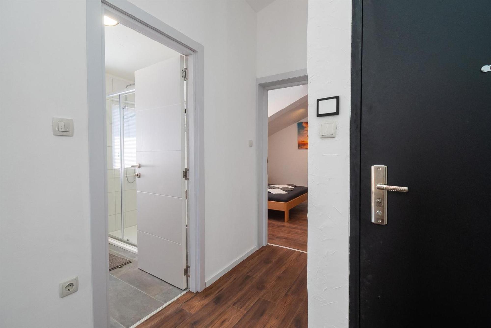 Apartments And Rooms Mladen فوديس الغرفة الصورة